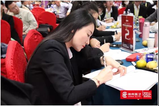 ��׿Խ�M���I(l��ng)��(d��o)��ϵ�y(t��ng)����Ƚ���VUCA�r(sh��)�����ƾ����L(zh��ng)֮��