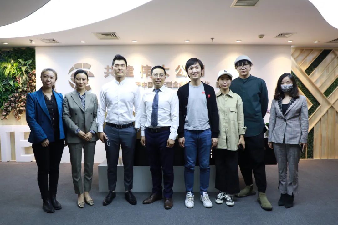 ̽�عə�(qu��n)�������x����I(y��)�l(f��)չ����������Ӣ�����ڡ�˽��ɳ�����A�M�չ�