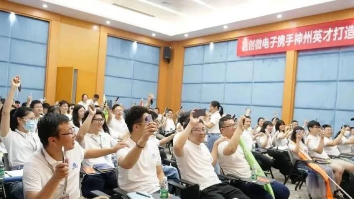 ����Ӣ�Ŕy���Lɳ�С��������¡�С������I(y��)-�ڄ�(chu��ng)΢�_չ�x�ܽM����(zh��)������(n��i)Ӗ(x��n)